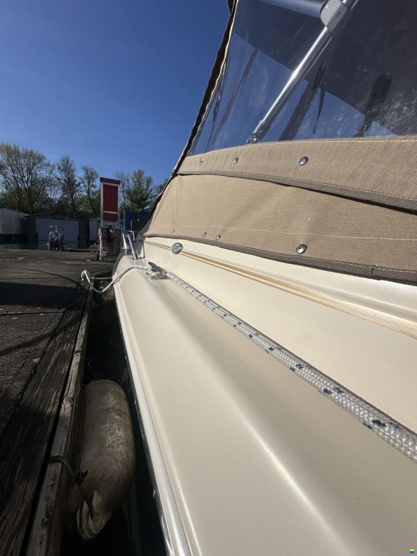 Sea Ray 220 Signature Select Overnighter
