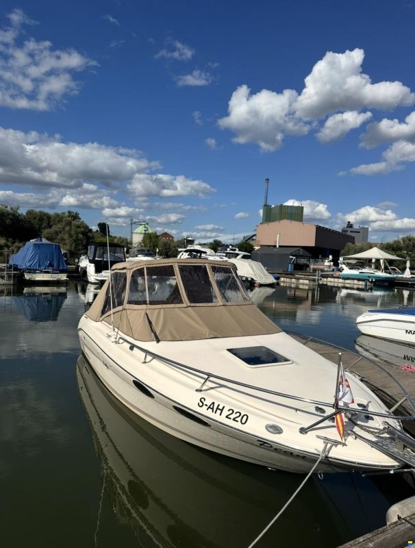 Sea Ray 220 Signature Select Overnighter