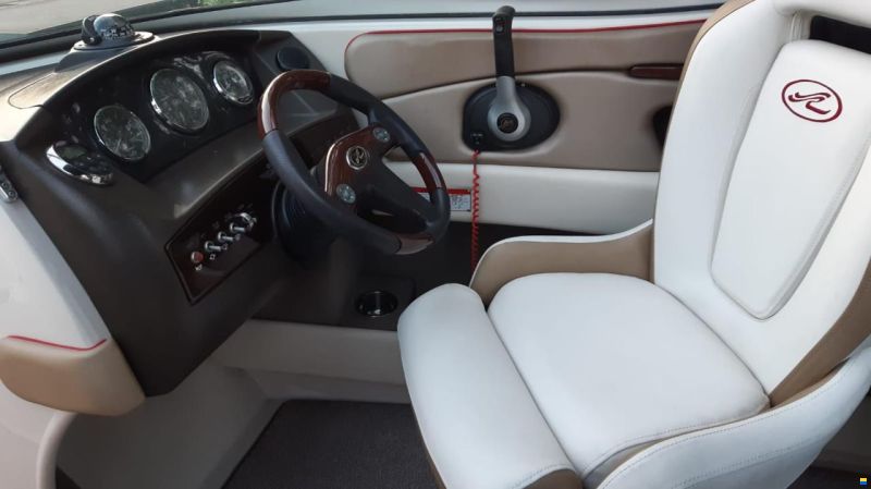 Sea Ray 210 SELECT