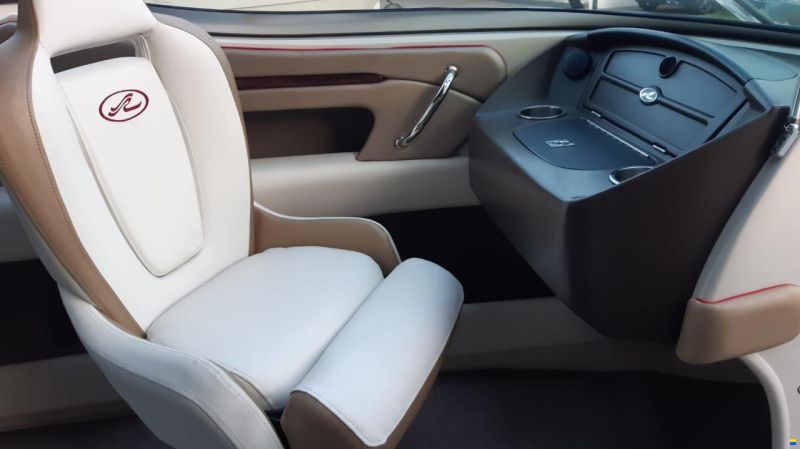 Sea Ray 210 SELECT