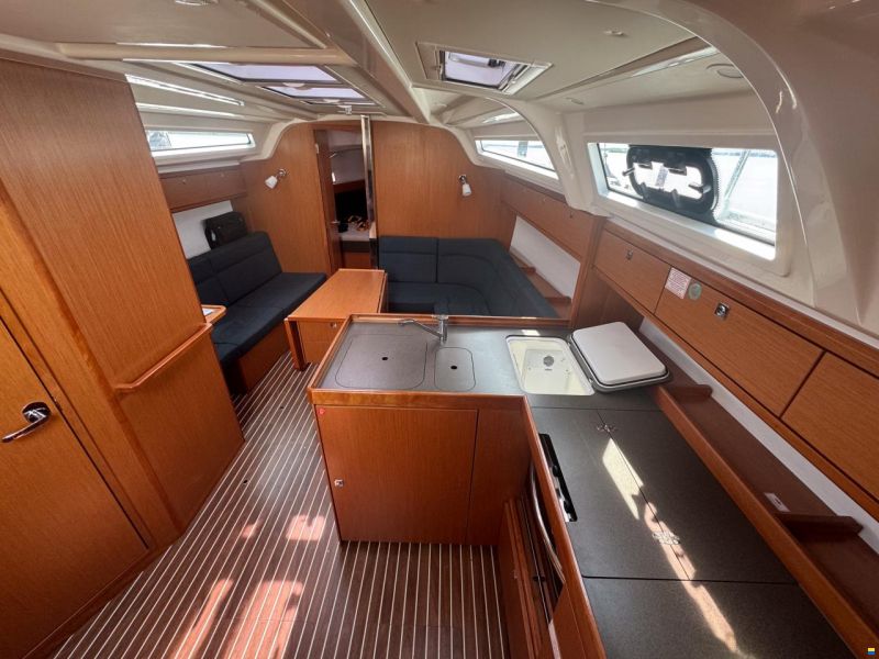 Bavaria Cruiser 37