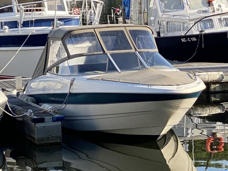 Bayliner 2350 Capri
