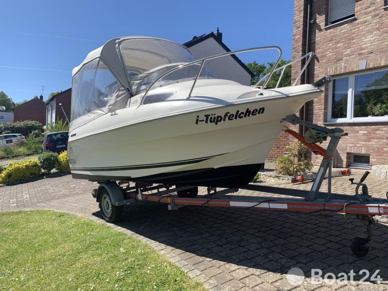 Quicksilver 470 Activ Cabin