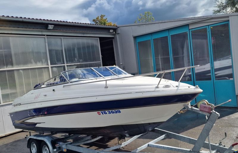 Glastron Motorschiff