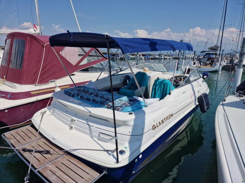 Glastron Motorschiff