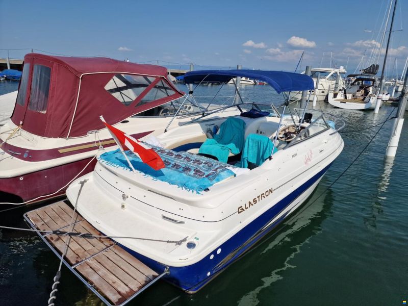Glastron Motorschiff
