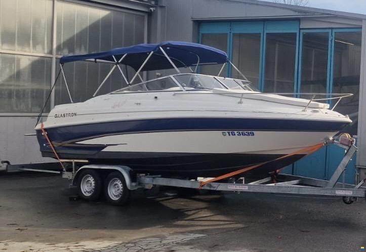 Glastron Motorschiff
