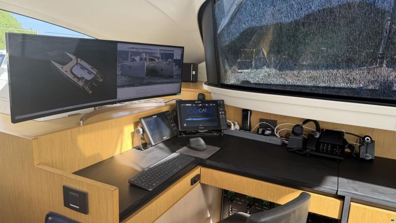 ICE CAT 61 Full Carbon