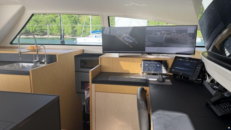 ICE CAT 61 Full Carbon