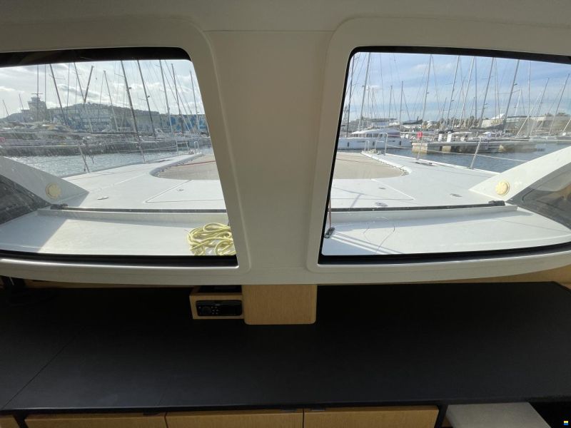 ICE CAT 61 Full Carbon