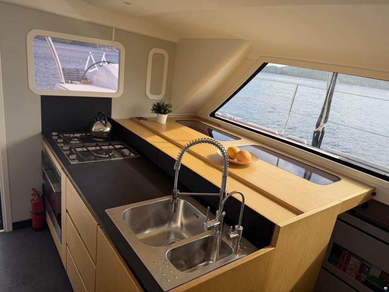 ICE CAT 61 Full Carbon