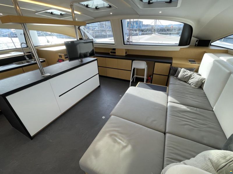 ICE CAT 61 Full Carbon