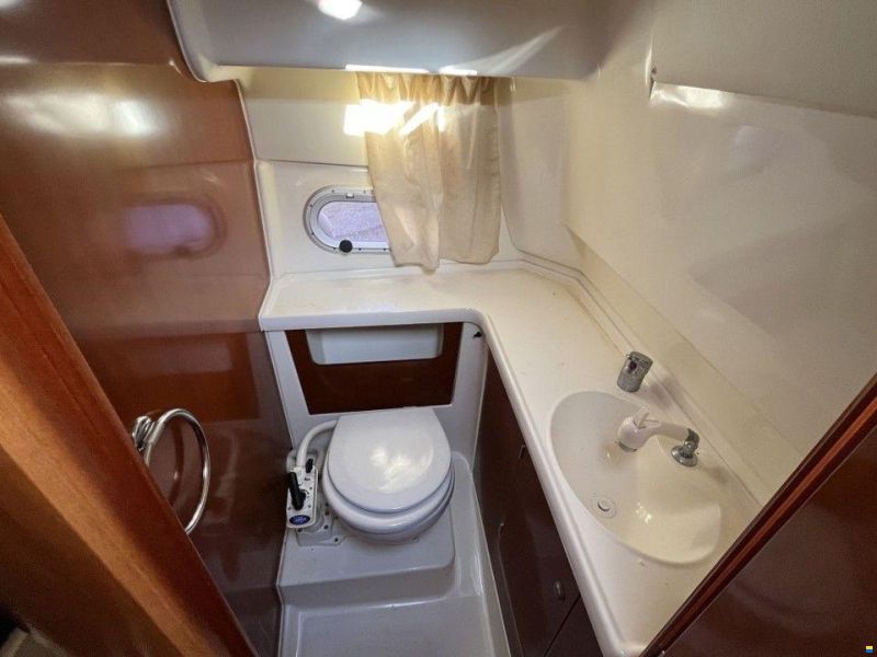 Jeanneau LEADER 805