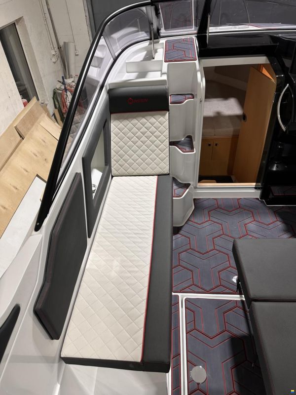 Massiv Boats Cabin 695