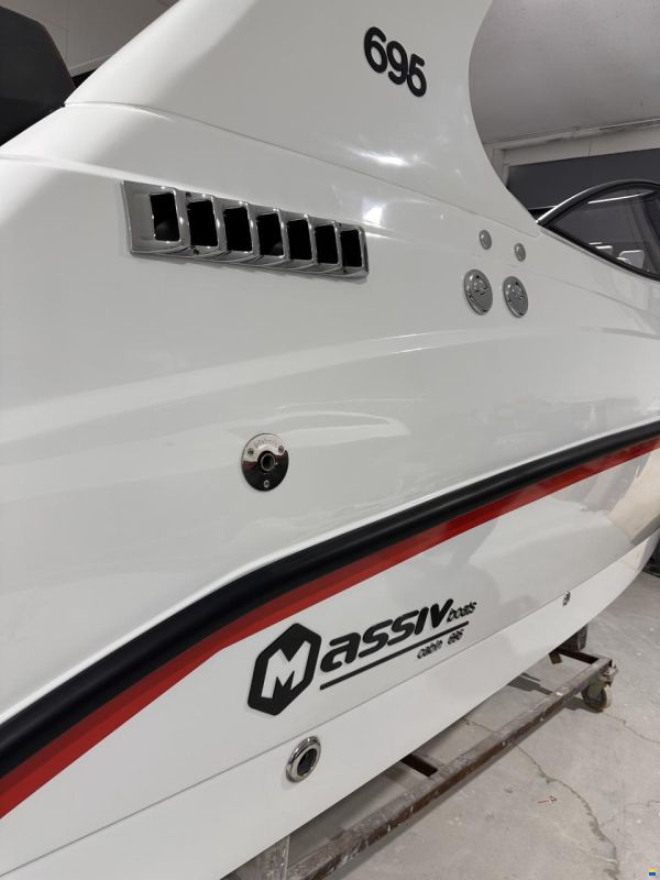 Massiv Boats Cabin 695
