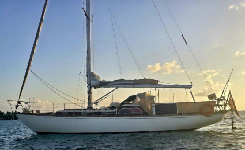 Camper & Nicholsons 36