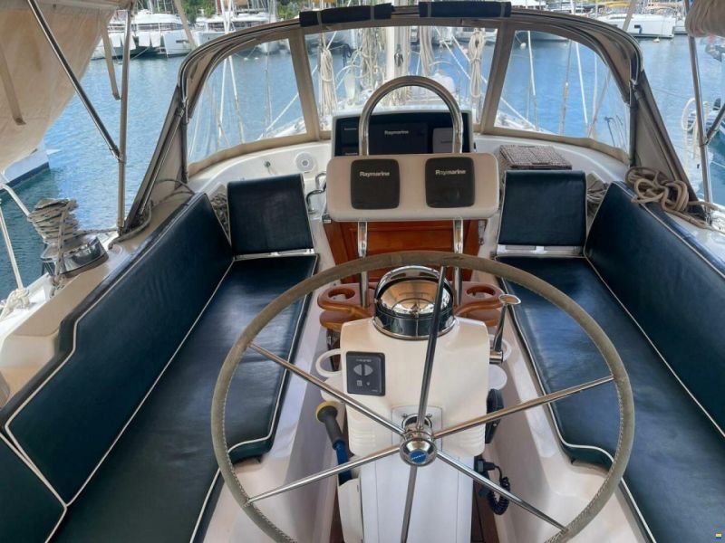 Hylas 49