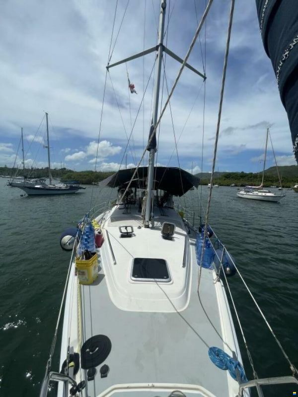 Hunter Marine 44 Aft Cockpit