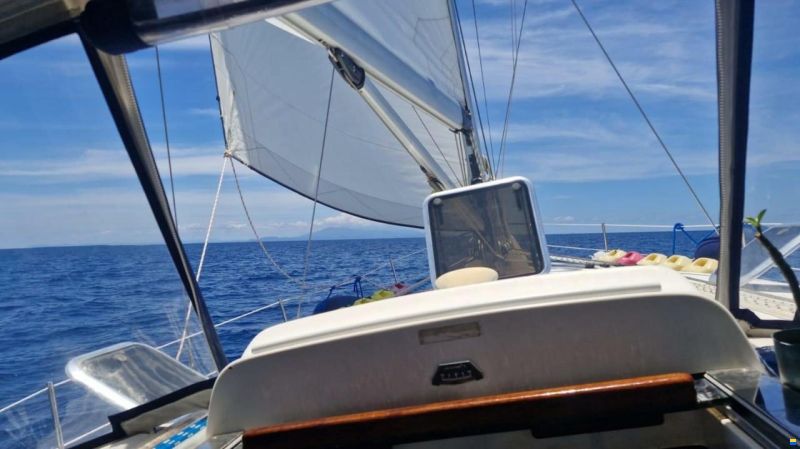 Hunter Marine 44 Aft Cockpit
