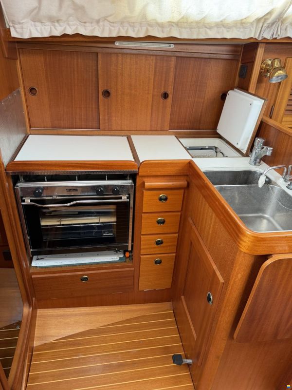 Hallberg-Rassy 34