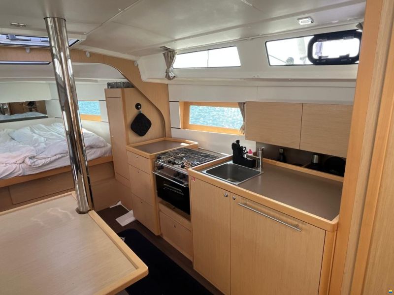 Beneteau Oceanis 38