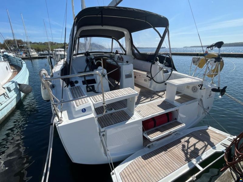Beneteau Oceanis 38