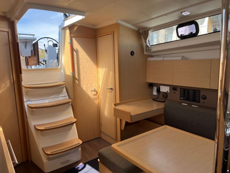 Beneteau Oceanis 38