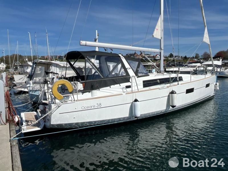 Beneteau Oceanis 38