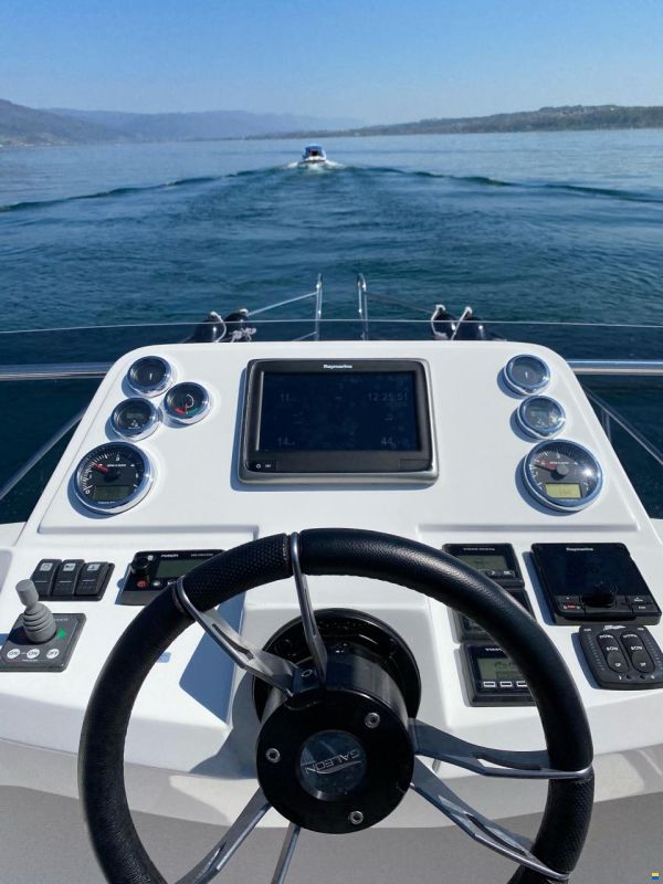 Galeon 300 Fly