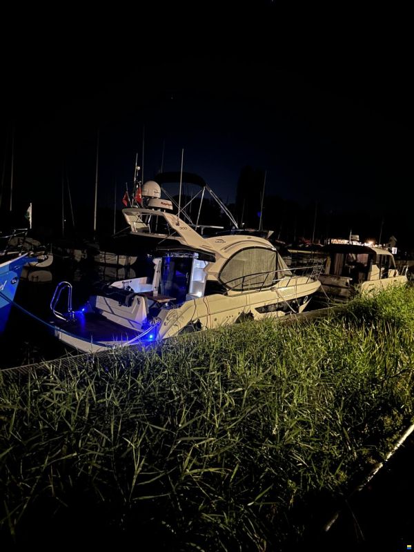 Galeon 300 Fly