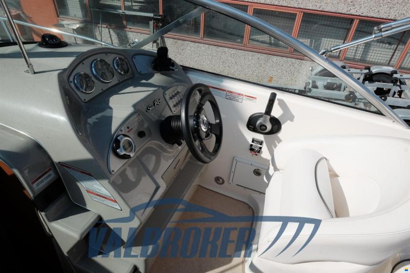 Sea Ray 255 DA Sundancer