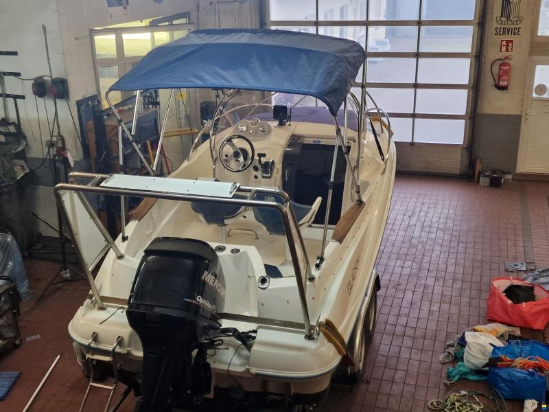 Quicksilver 555 WA Commander