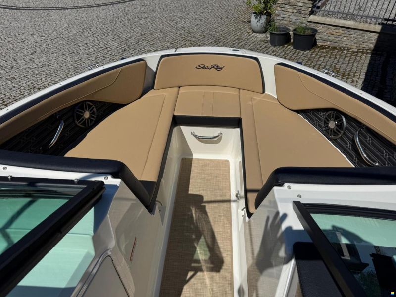 Sea Ray 210 SPX