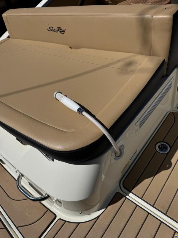 Sea Ray 210 SPX
