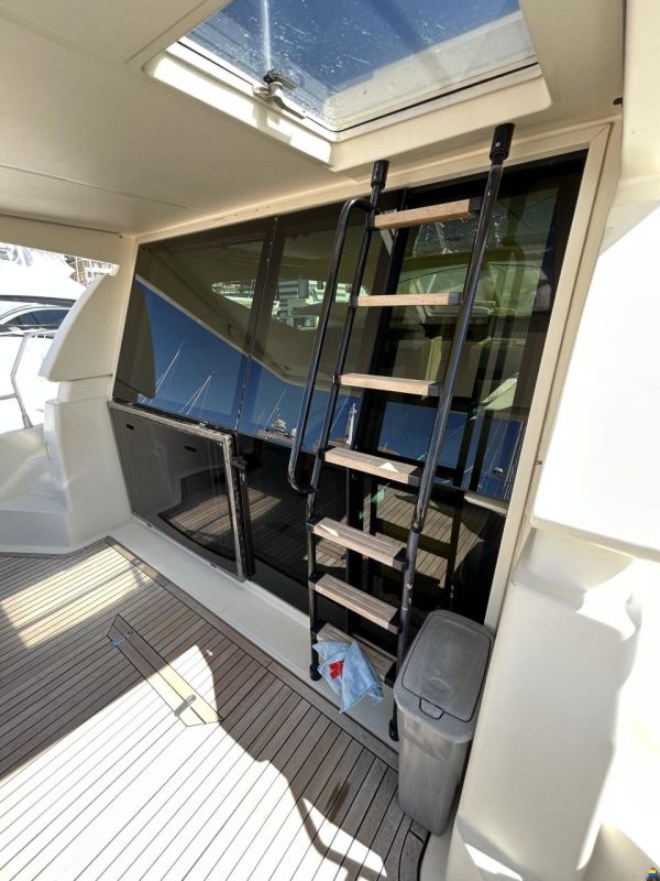 Ferretti 120 Fly UN MOTORE GUASTO
