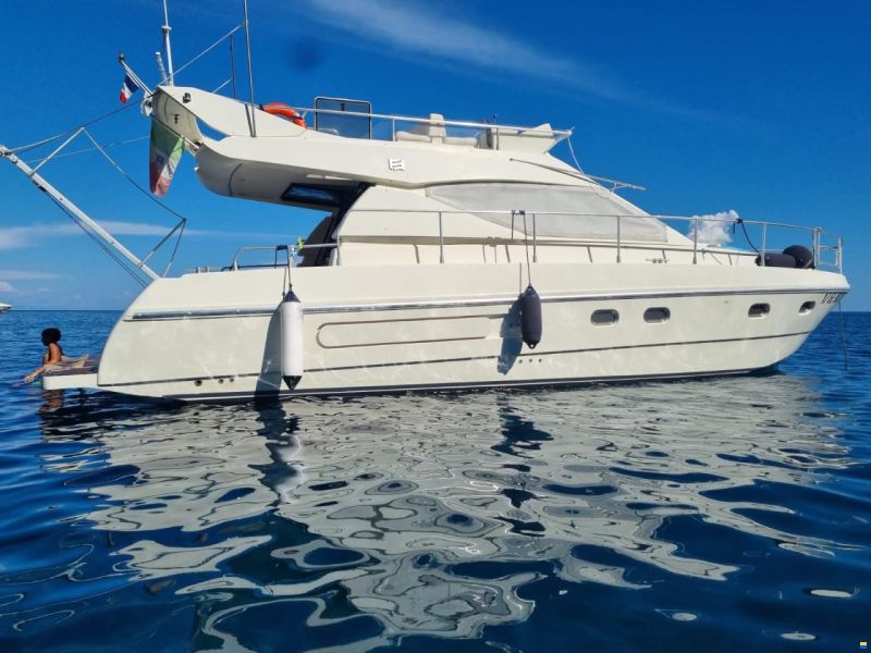 Ferretti 120 Fly UN MOTORE GUASTO