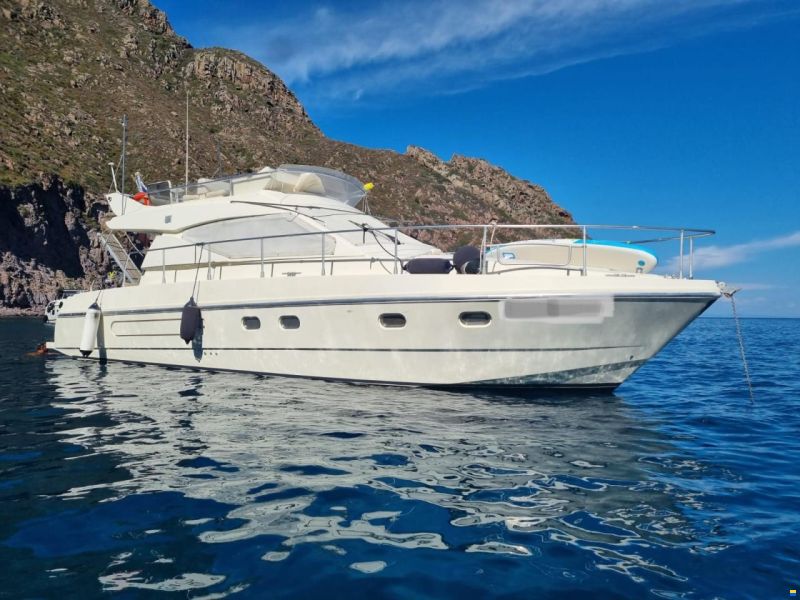 Ferretti 120 Fly UN MOTORE GUASTO