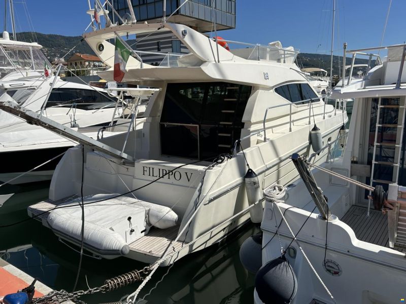 Ferretti 120 Fly UN MOTORE GUASTO