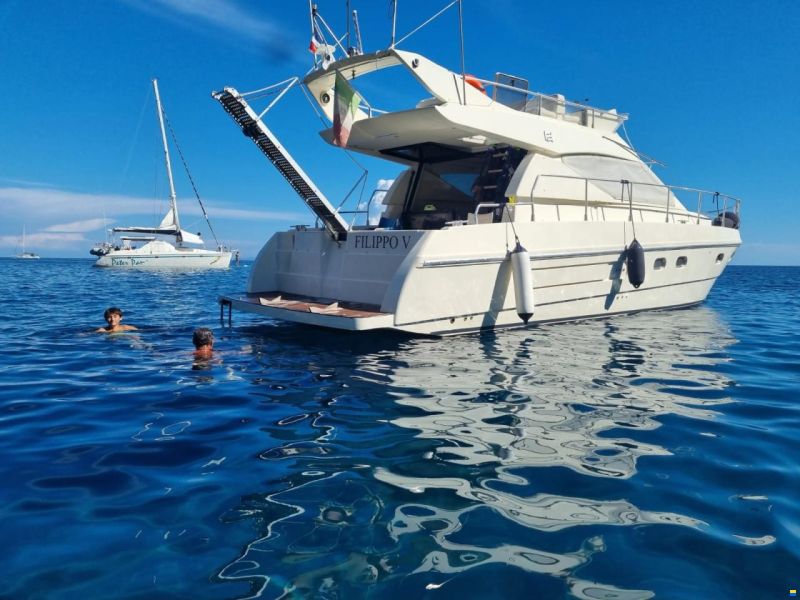 Ferretti 120 Fly UN MOTORE GUASTO