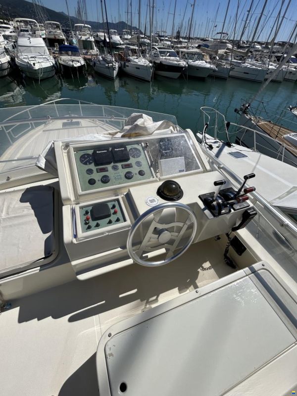 Ferretti 120 Fly UN MOTORE GUASTO