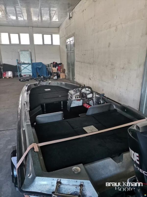 Stratos Boats 355 V