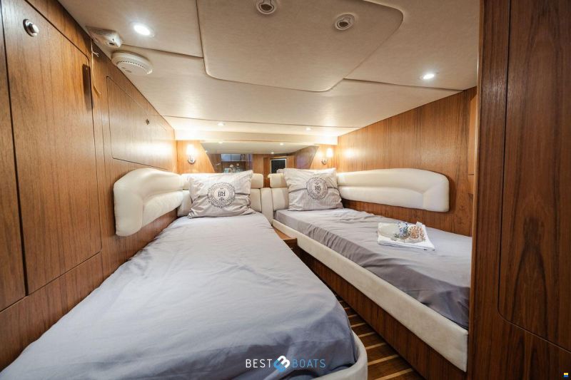 Tiara 4300 Sovran
