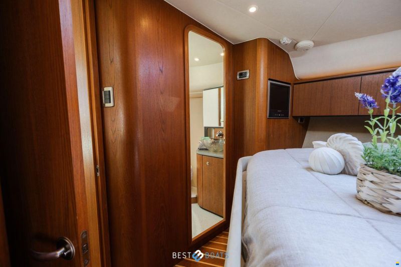 Tiara 4300 Sovran