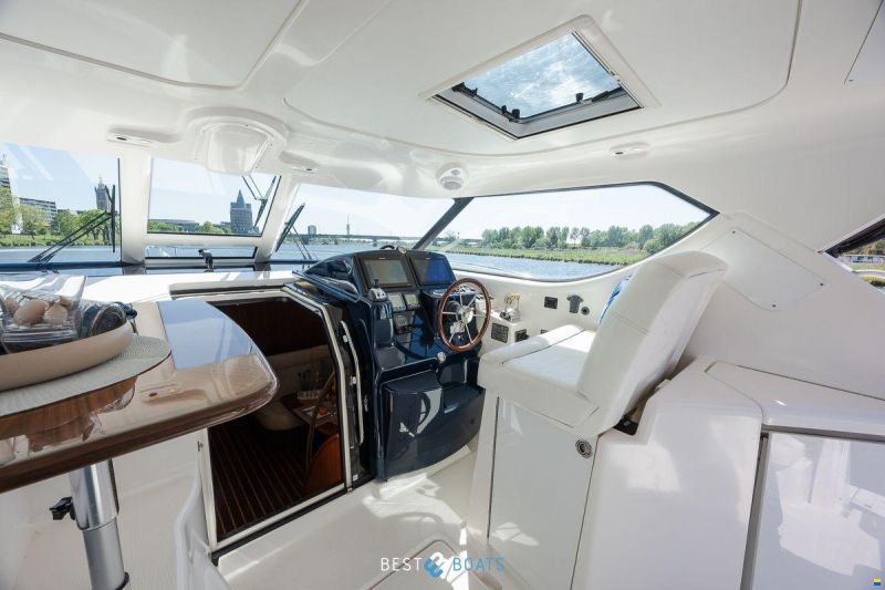 Tiara 4300 Sovran