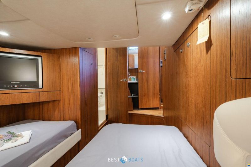 Tiara 4300 Sovran