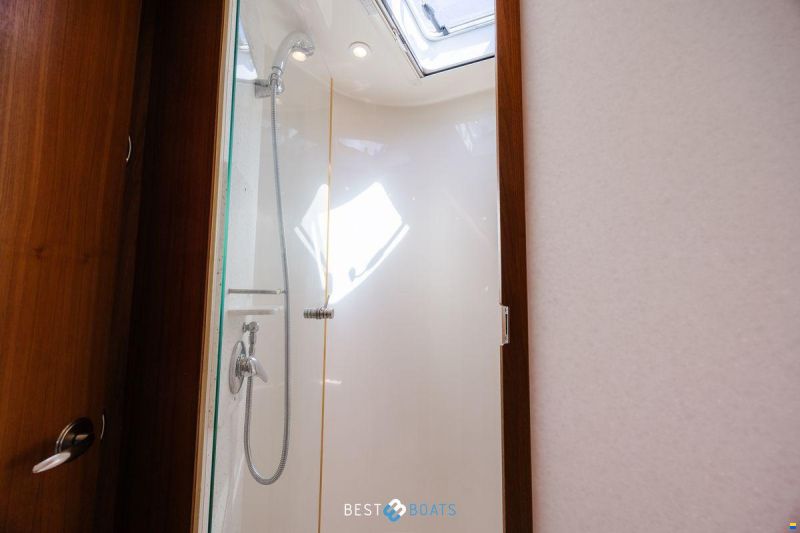 Tiara 4300 Sovran