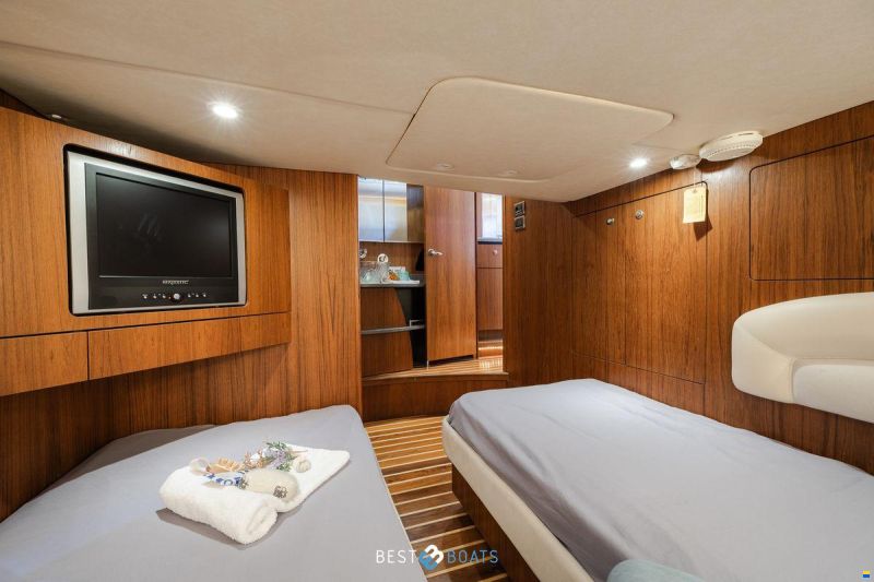Tiara 4300 Sovran
