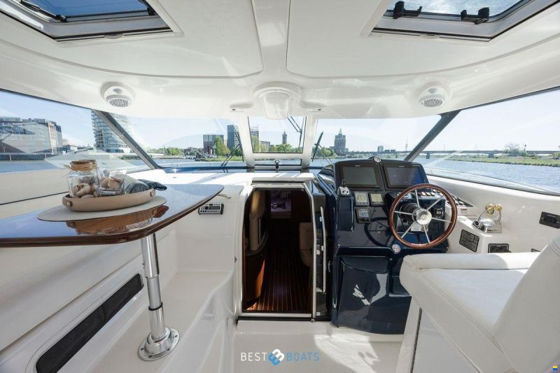 Tiara 4300 Sovran