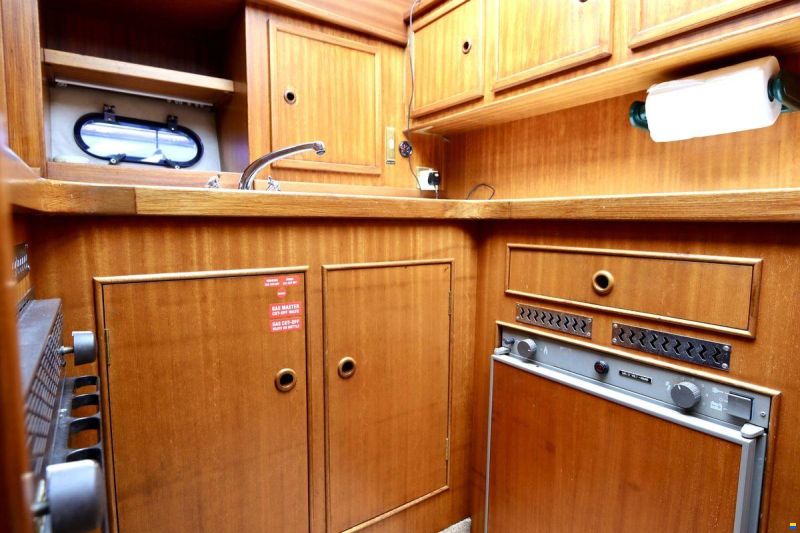 Broom 33