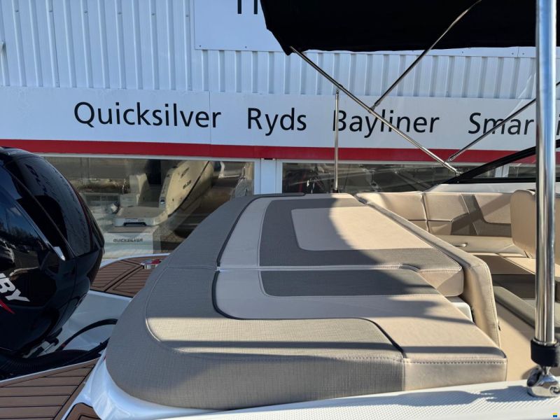 Bayliner VR5 Cuddy med F150 Mercury-EFI
